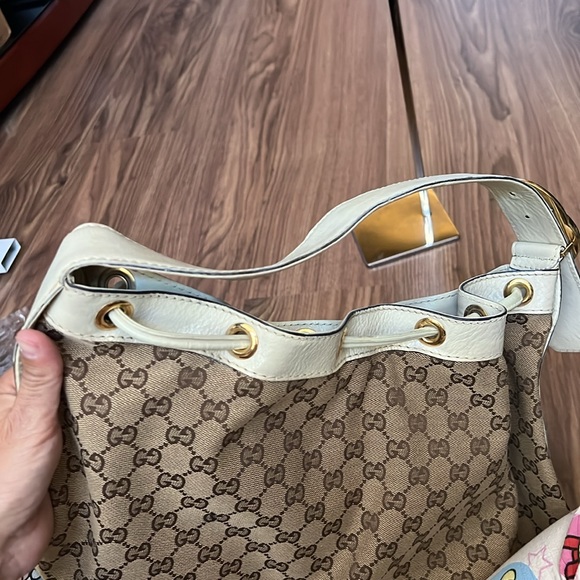 A301- 💯% authentic Gucci shoulder bag - Picture 9 of 16